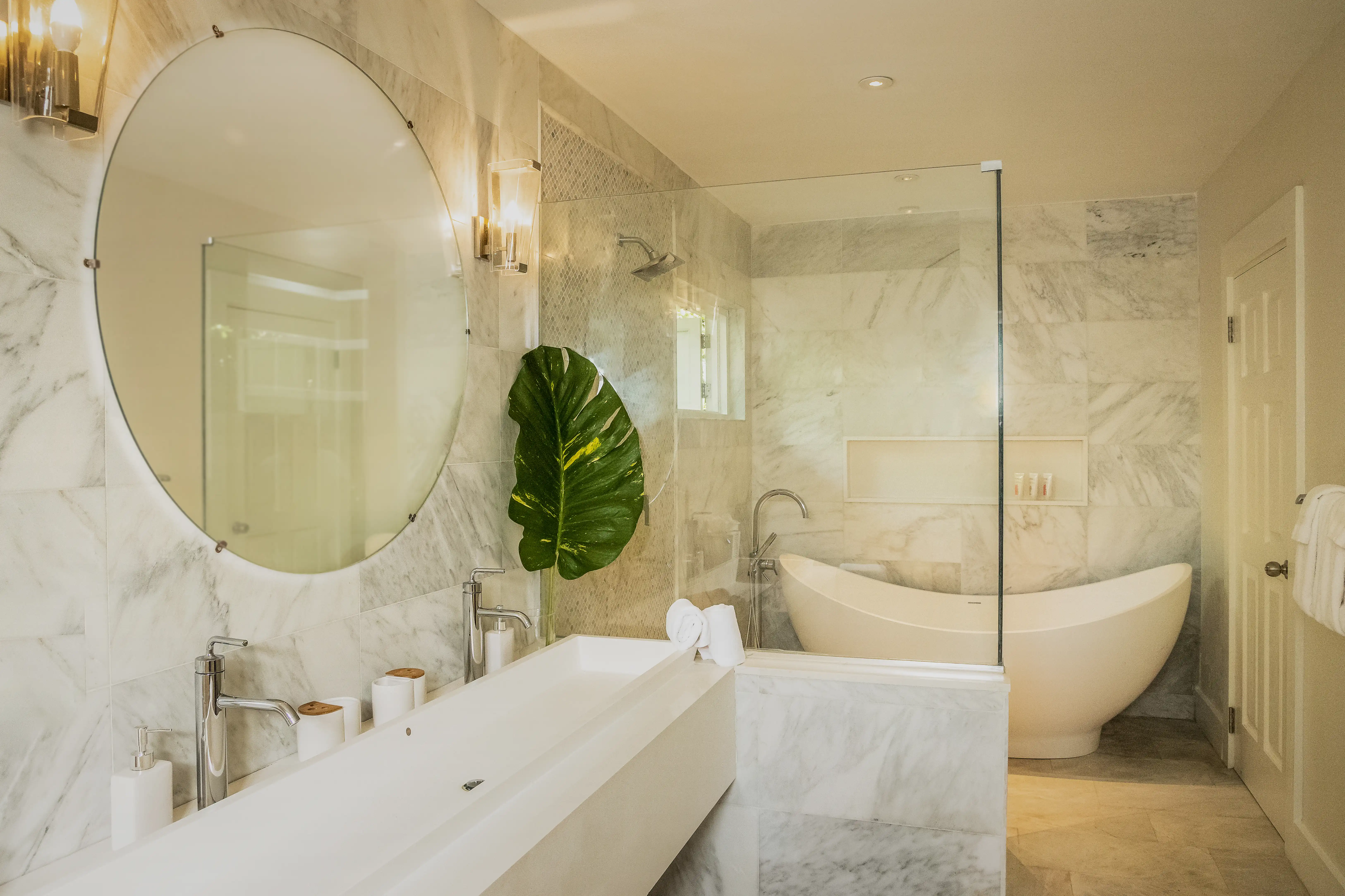 Sundown on the Beach - Image 18